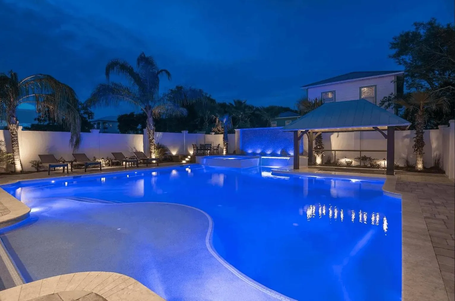 Monarch By Avantstay Breathtaking Estate W Beach Access Swim Up Bar Hot Tub Rooftop Views Destin USA