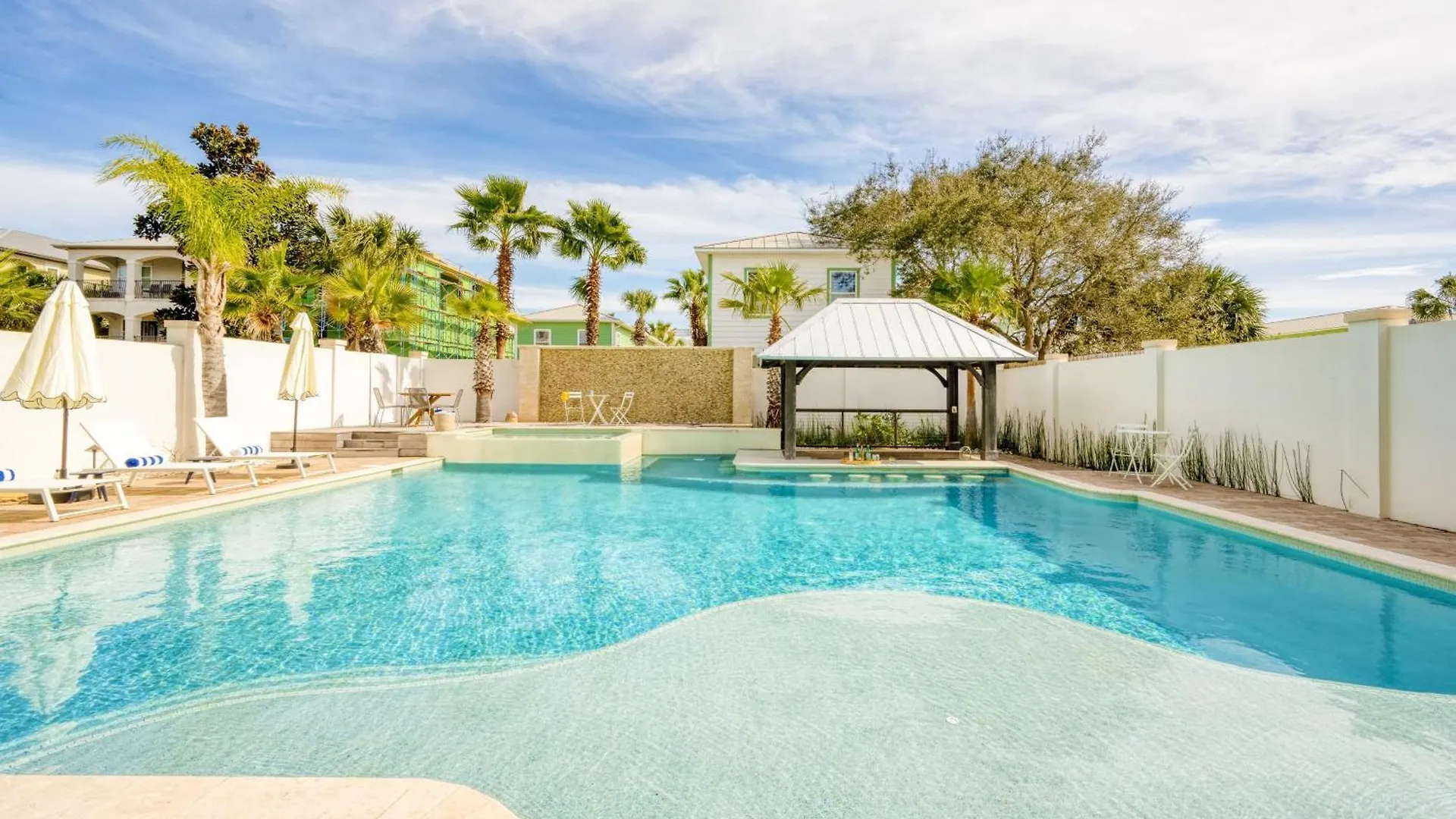 Monarch By Avantstay Breathtaking Estate W Beach Access Swim Up Bar Hot Tub Rooftop Views Destin