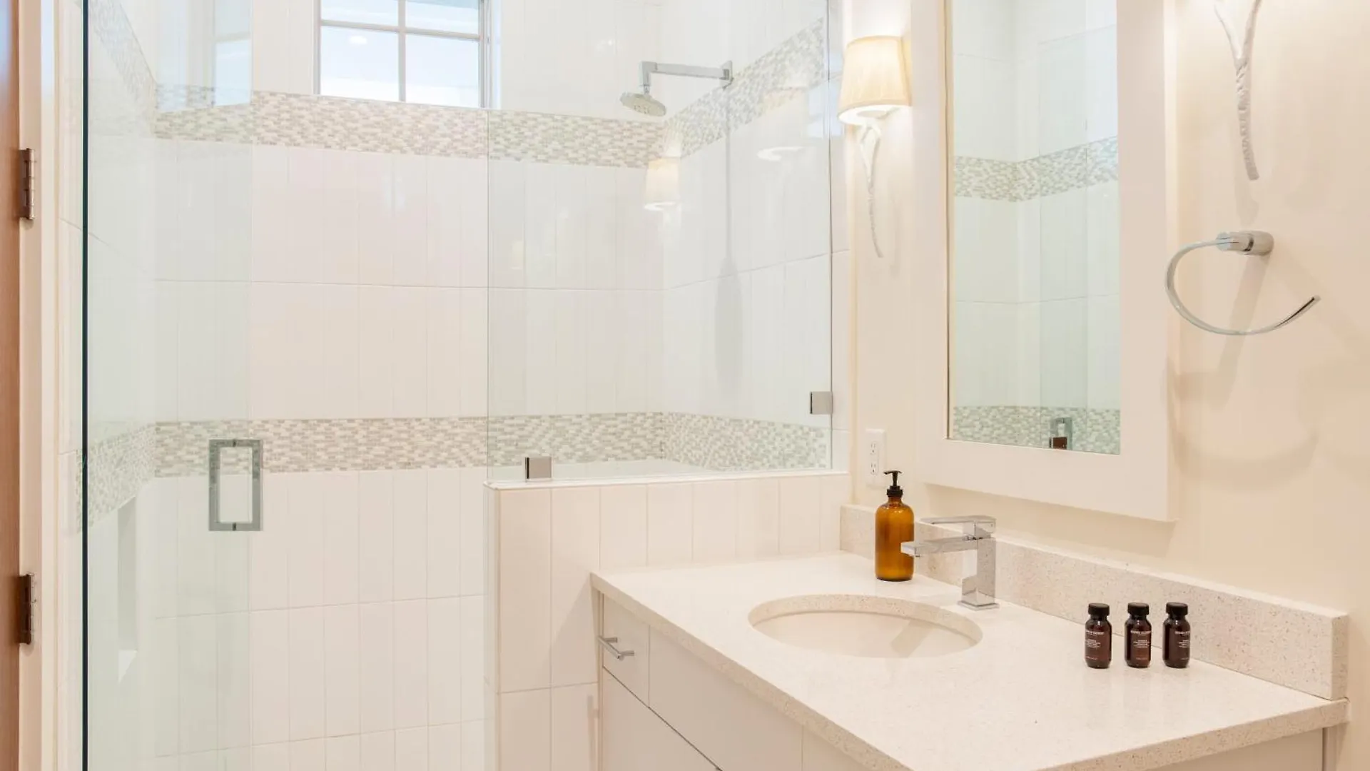 Ferienhaus Monarch By Avantstay Breathtaking Estate W Beach Access Swim Up Bar Hot Tub Rooftop Views Destin USA