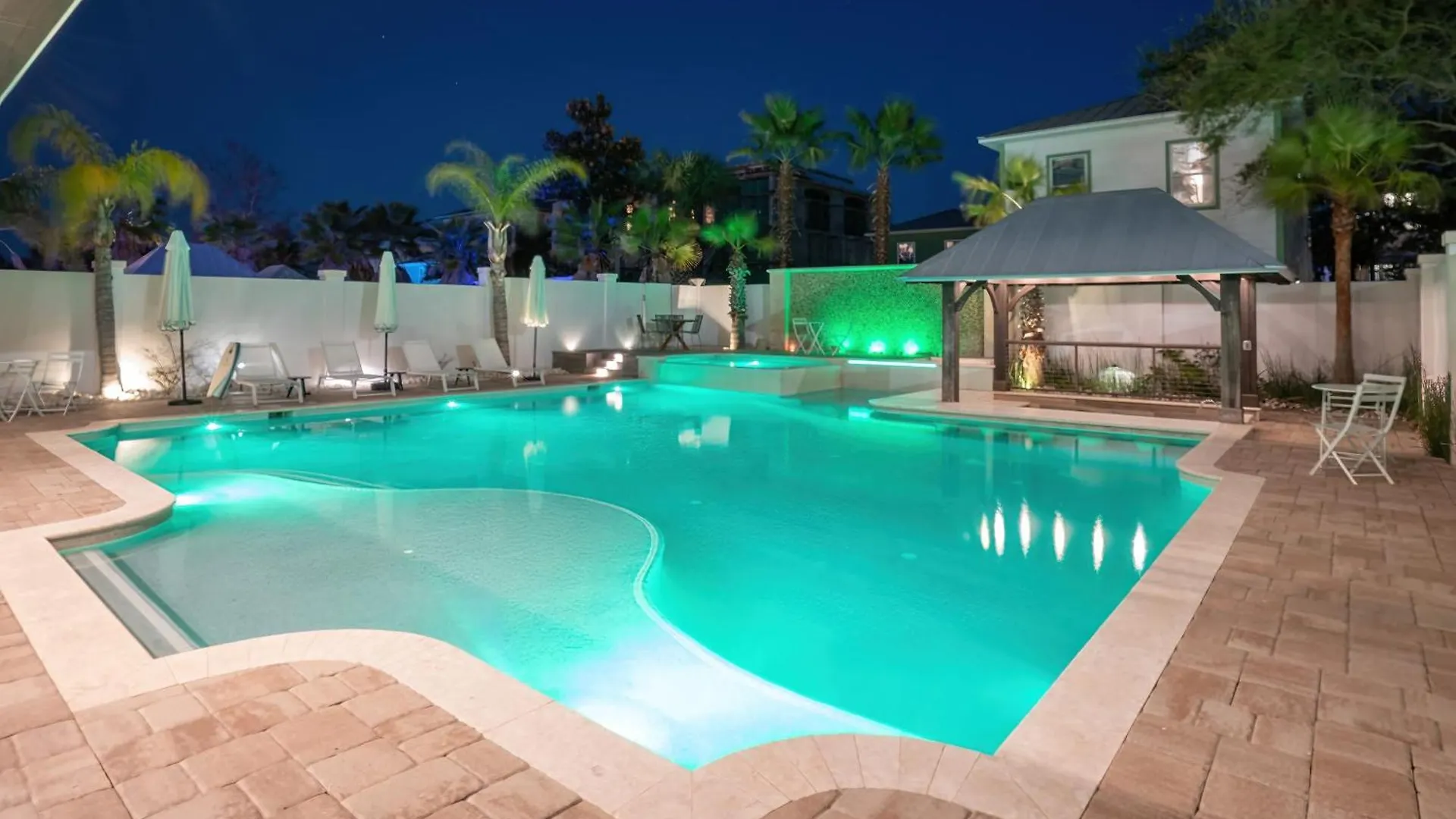 Ferienhaus Monarch By Avantstay Breathtaking Estate W Beach Access Swim Up Bar Hot Tub Rooftop Views Destin
