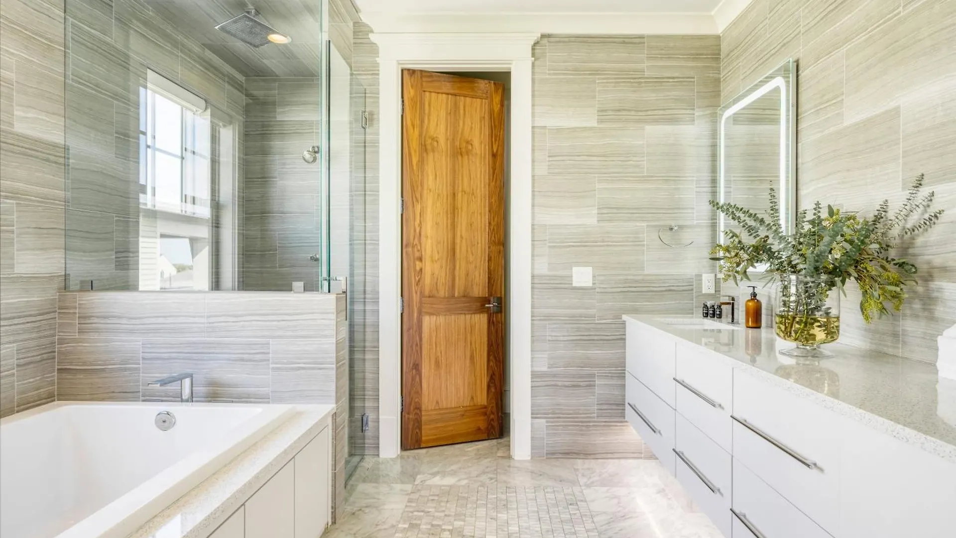 Monarch By Avantstay Breathtaking Estate W Beach Access Swim Up Bar Hot Tub Rooftop Views Destin