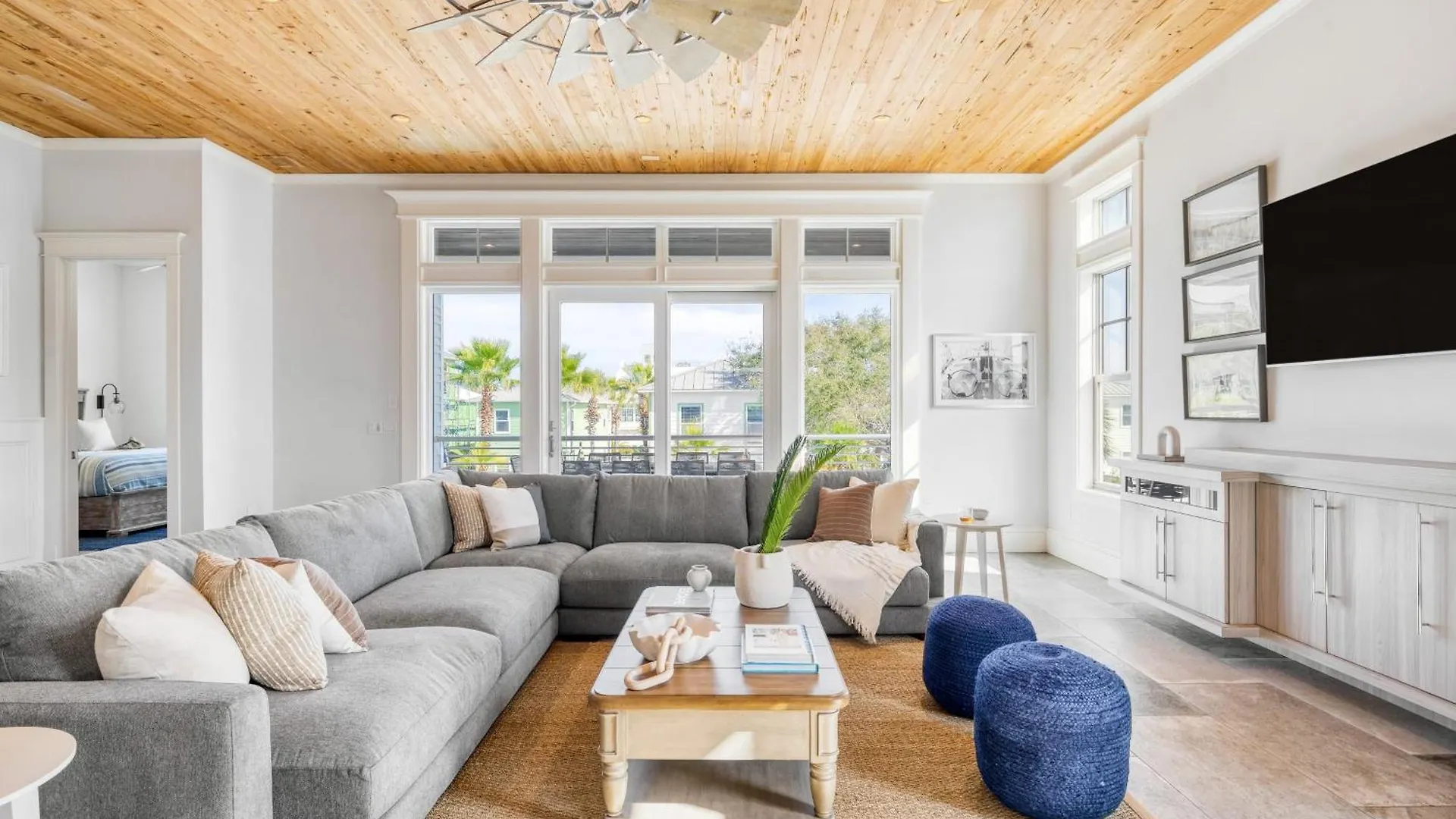 Monarch By Avantstay Breathtaking Estate W Beach Access Swim Up Bar Hot Tub Rooftop Views Destin Ferienhaus